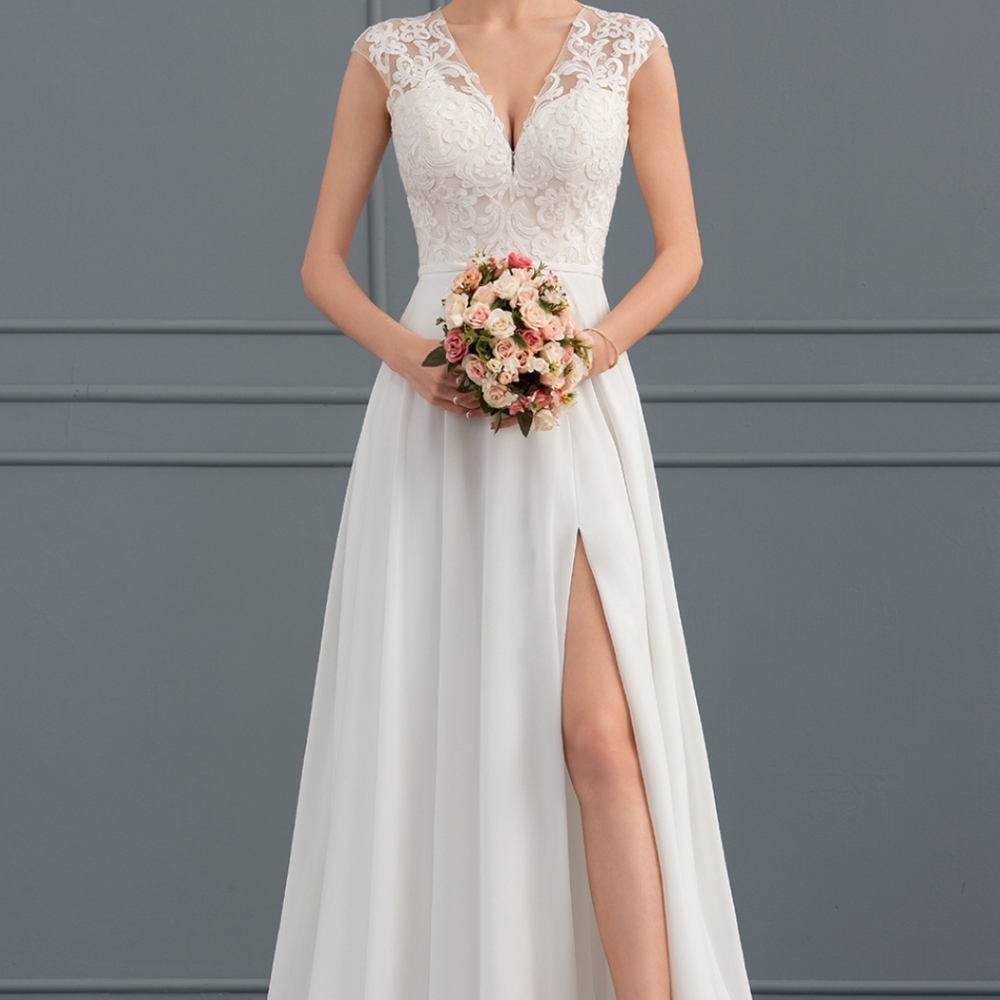 NWT Ivory A-Line V-Neck Sweep Train Wedding Gown